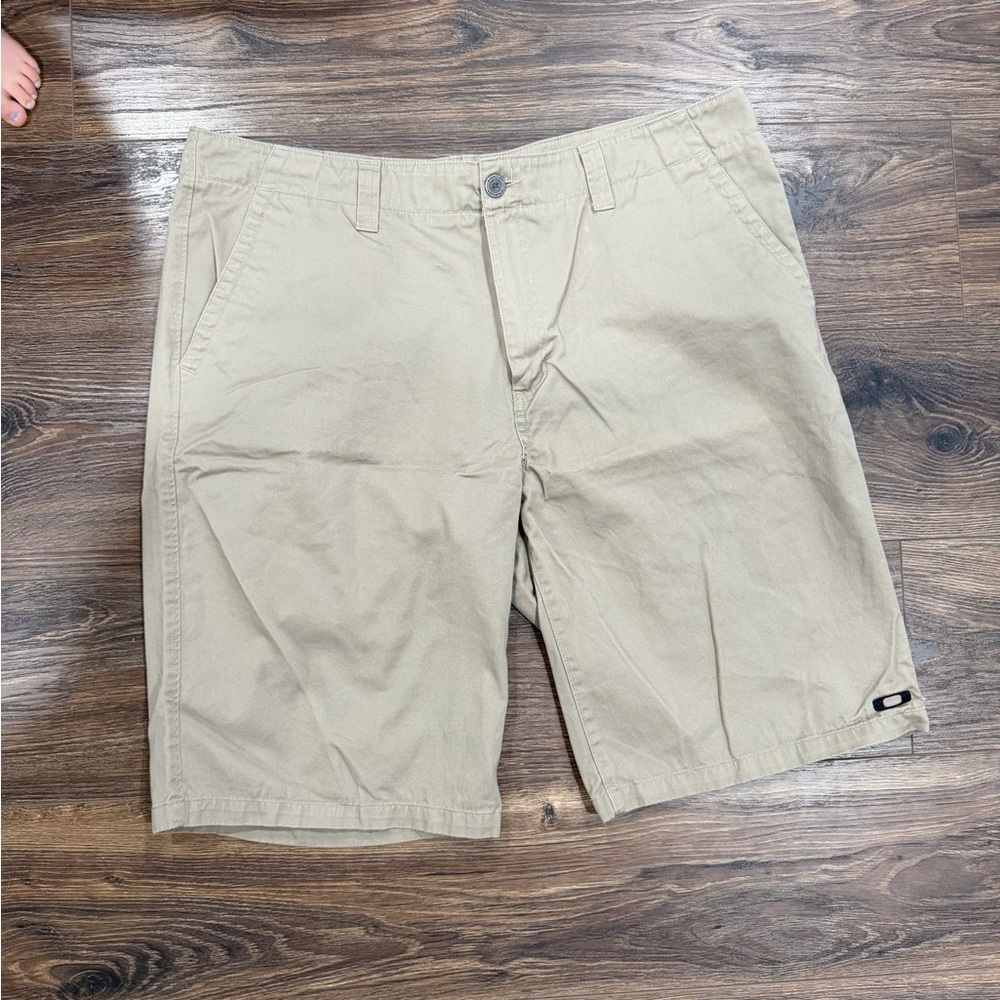 Oakley Men's Tan Flat Front Shorts